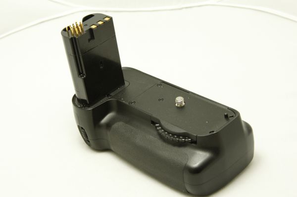 Nikon Battery Pack MB-D80   (KOMIS)